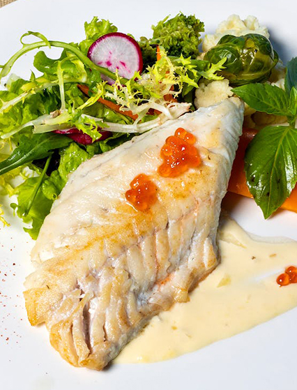 fish with salmon roe and salad