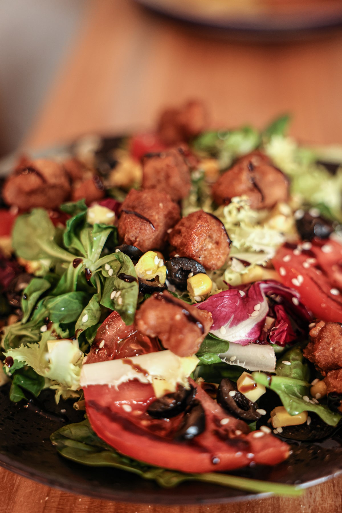 mediterranean salad with balsamic vinegar